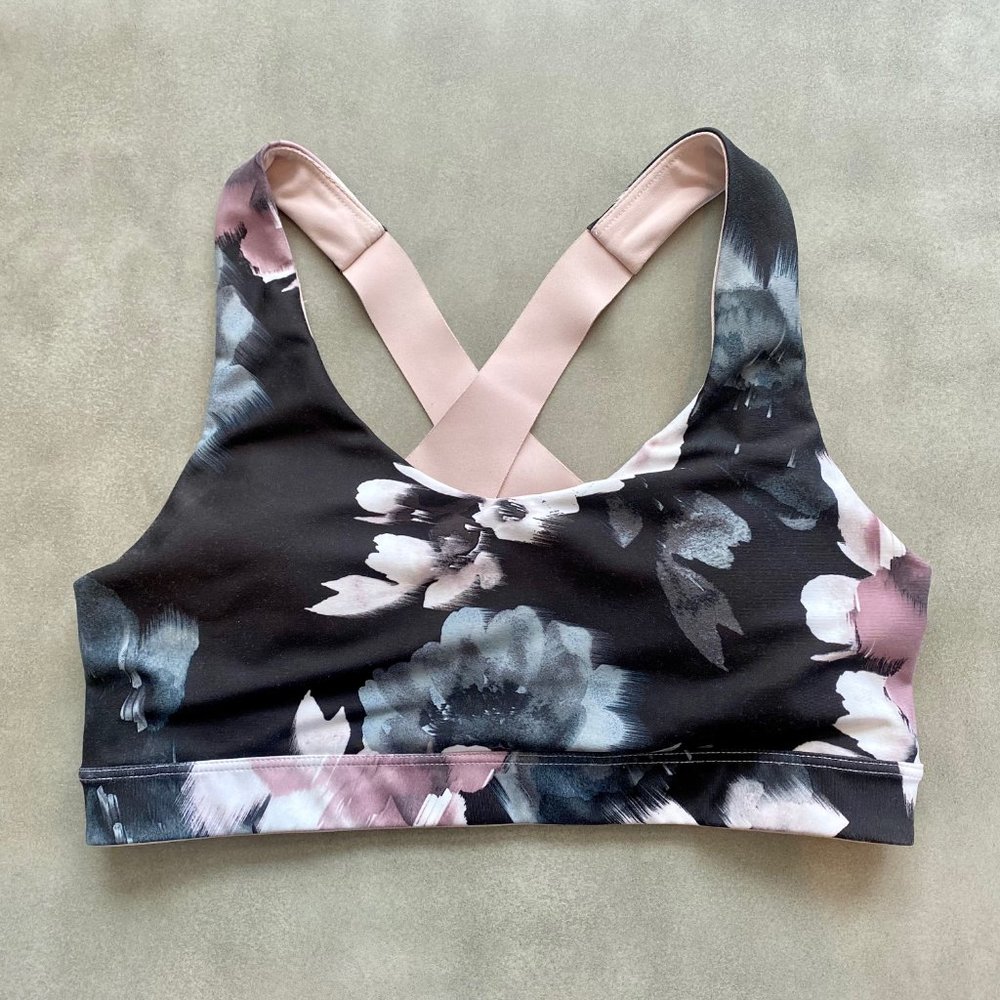 EUC Old Navy Medium Support PowerSoft Cross-Back Cutout Sports Bra Size Small